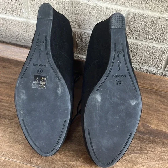 NWOT BODEN Suede Wedged Heel Black Booties Size 39 - Picture 10 of 10